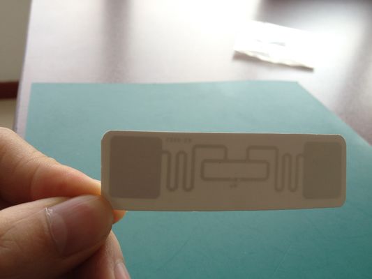 L'autoadesivo di frequenza ultraelevata RFID etichetta la carta in bianco Rfid Chip Sticker dello straniero H3 AZ-9662 dell'etichetta
